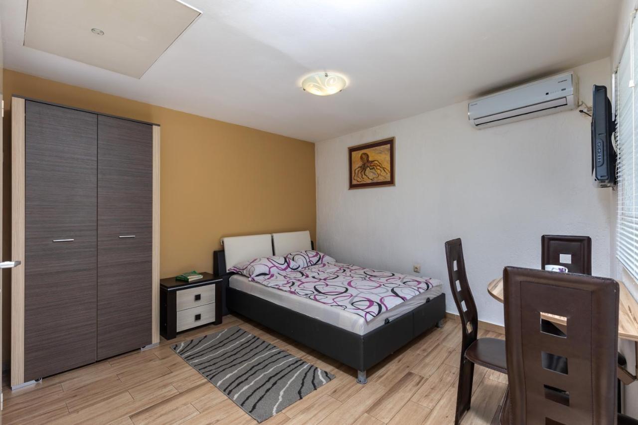 Charming Studio With Hot Tube, Terrace, Barbecue And Garden Kraljevica Extérieur photo