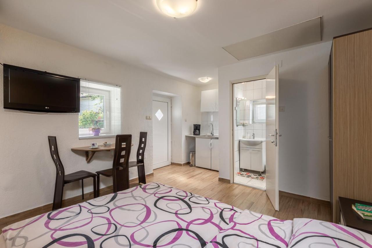 Charming Studio With Hot Tube, Terrace, Barbecue And Garden Kraljevica Extérieur photo
