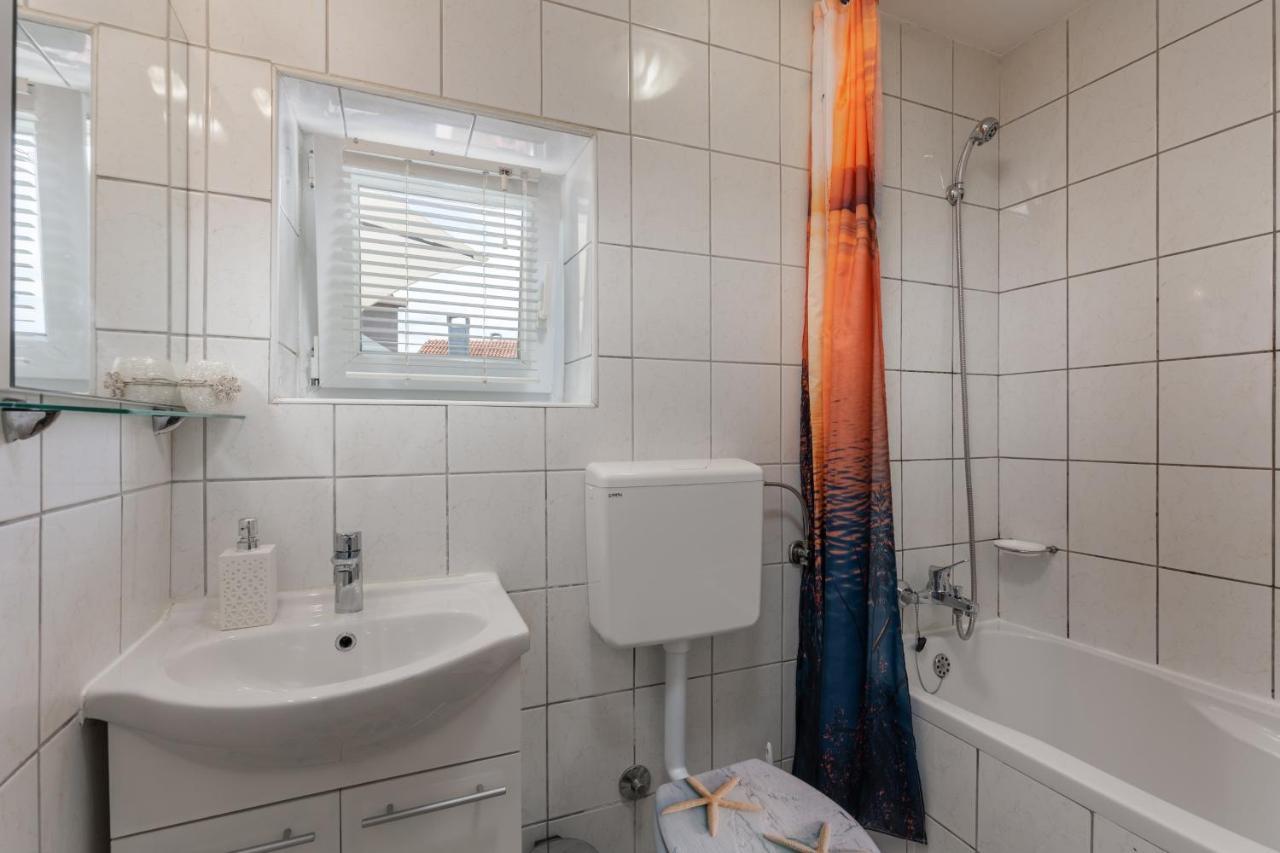 Charming Studio With Hot Tube, Terrace, Barbecue And Garden Kraljevica Extérieur photo
