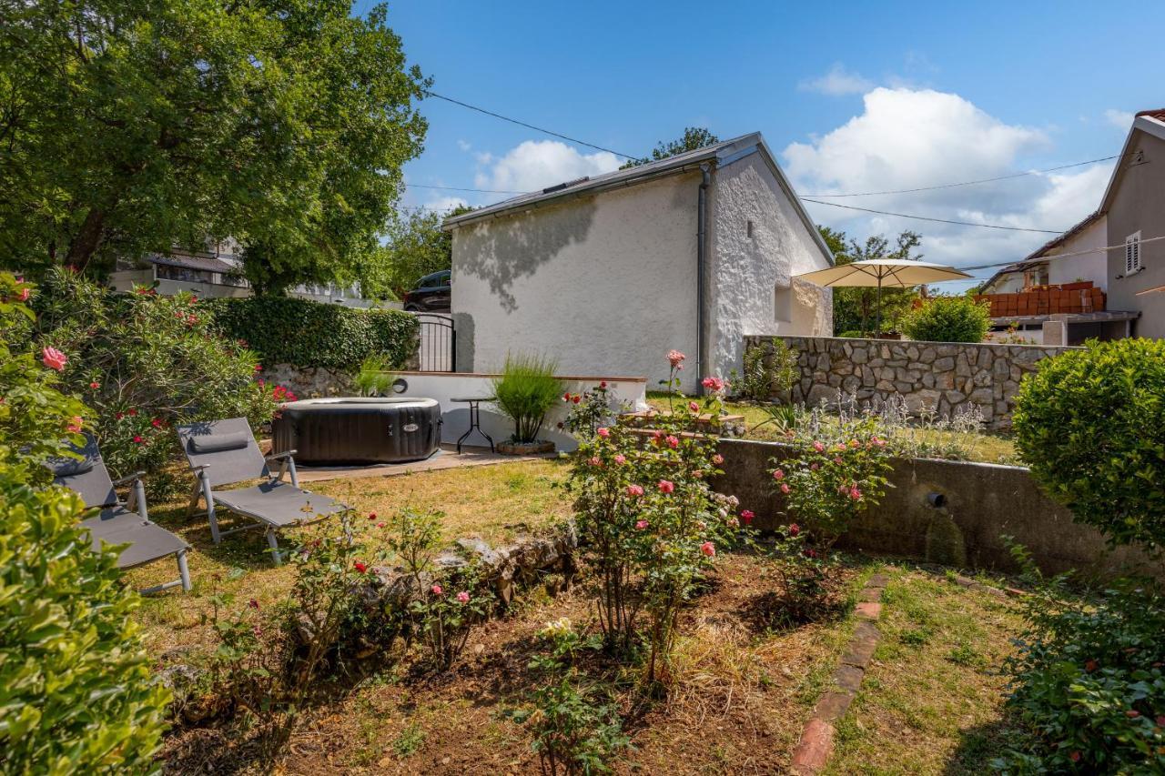Charming Studio With Hot Tube, Terrace, Barbecue And Garden Kraljevica Extérieur photo