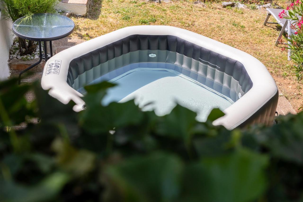 Charming Studio With Hot Tube, Terrace, Barbecue And Garden Kraljevica Extérieur photo