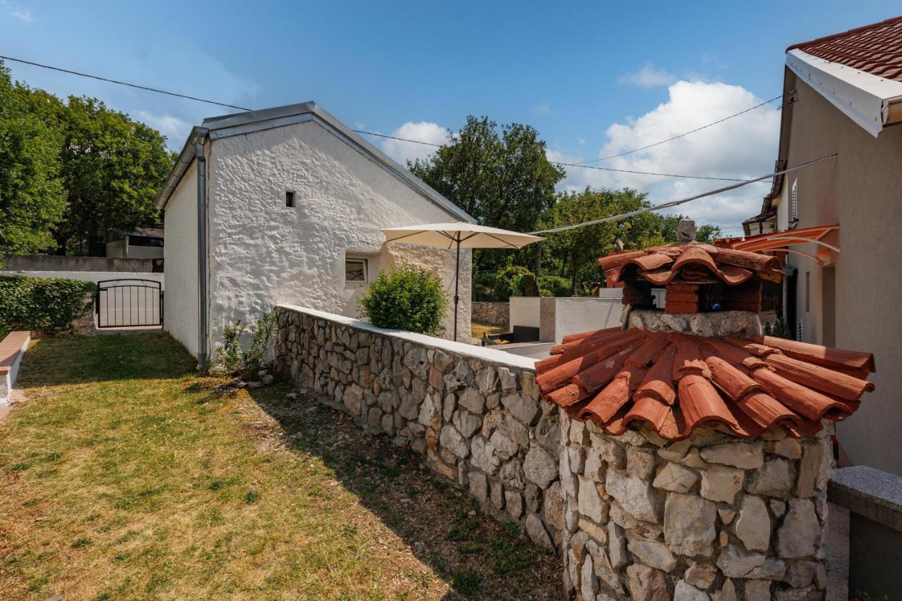 Charming Studio With Hot Tube, Terrace, Barbecue And Garden Kraljevica Extérieur photo