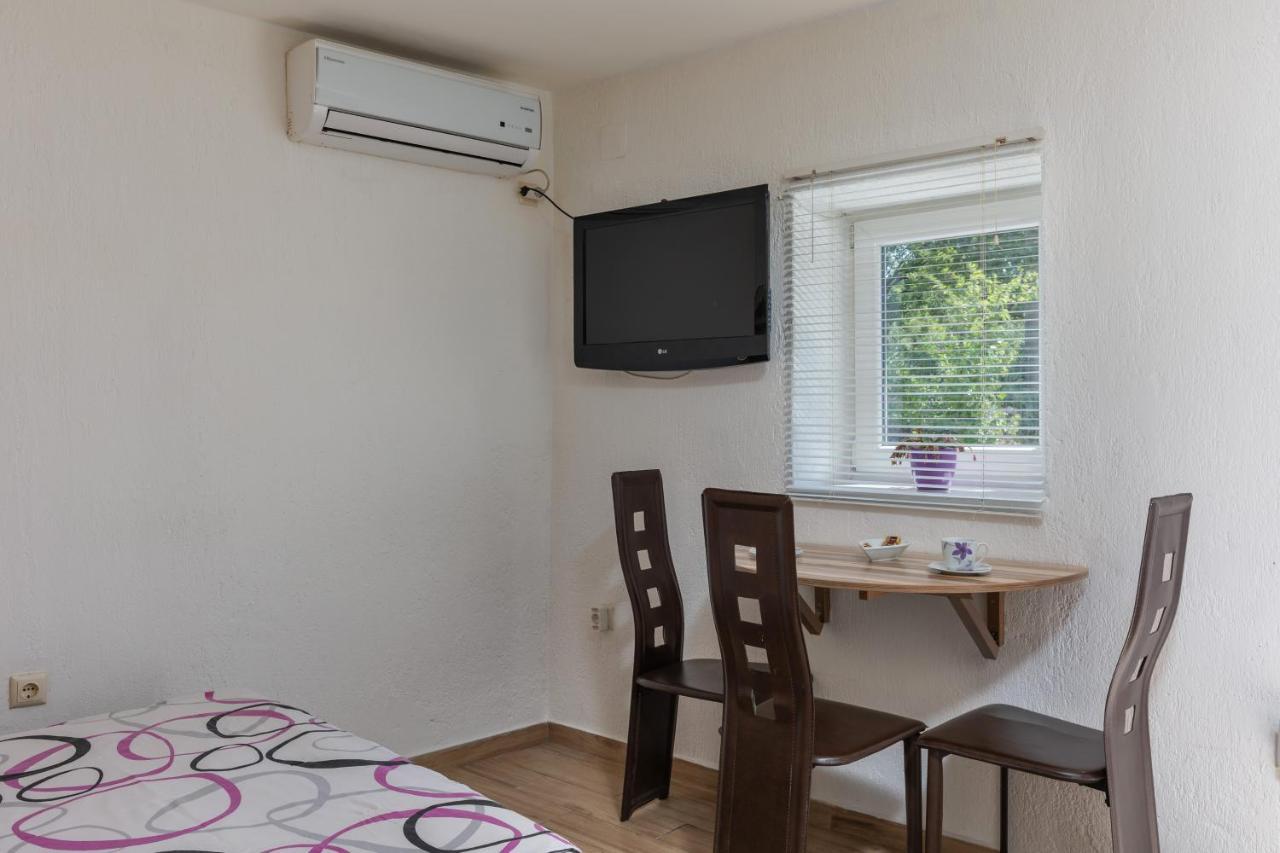 Charming Studio With Hot Tube, Terrace, Barbecue And Garden Kraljevica Extérieur photo