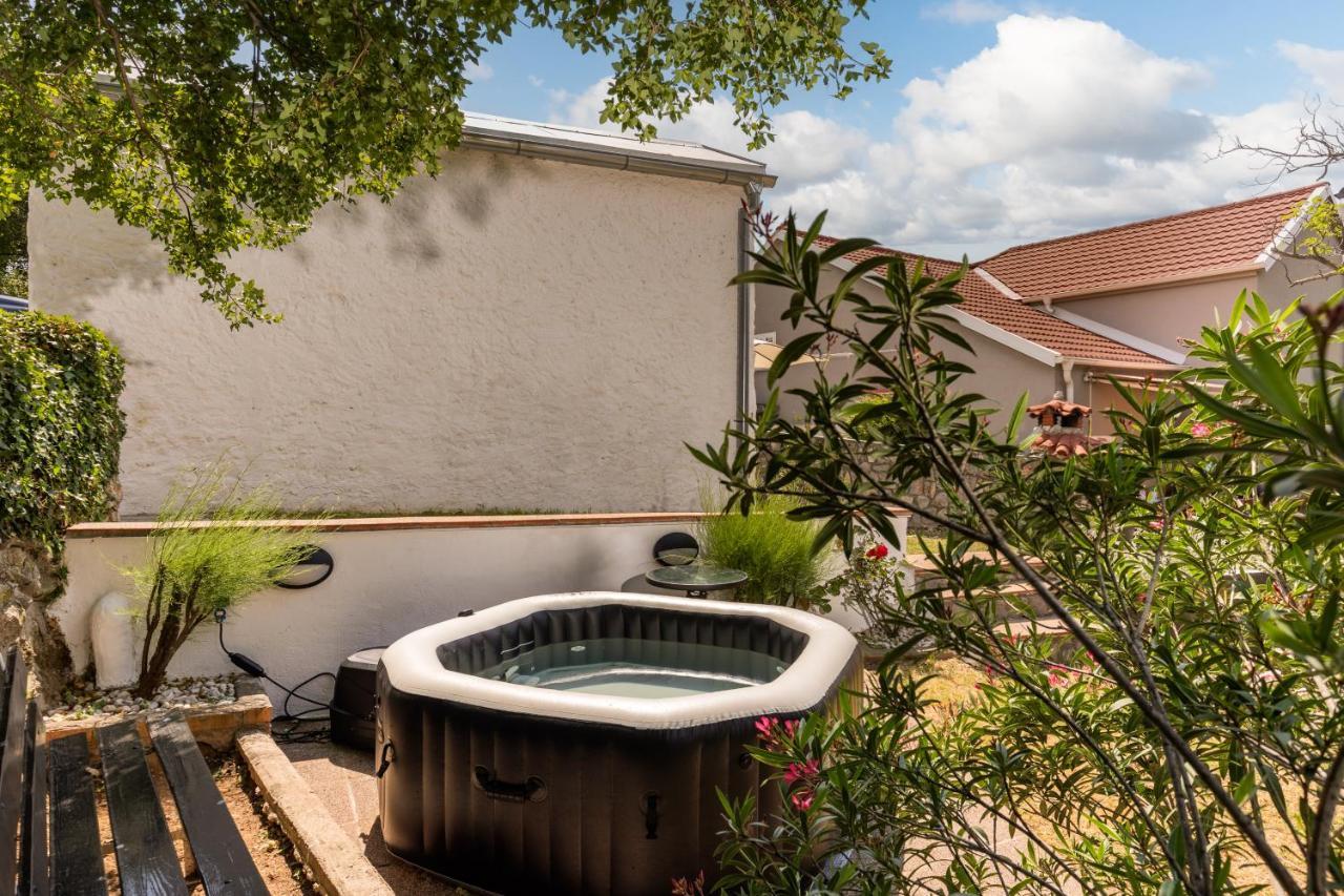 Charming Studio With Hot Tube, Terrace, Barbecue And Garden Kraljevica Extérieur photo
